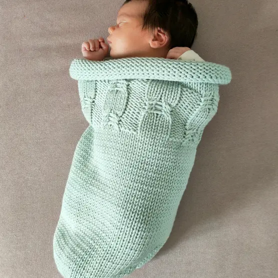 Les Petits Marmots | Cocoon de naissance Premium 2-9 mois - Vert laine