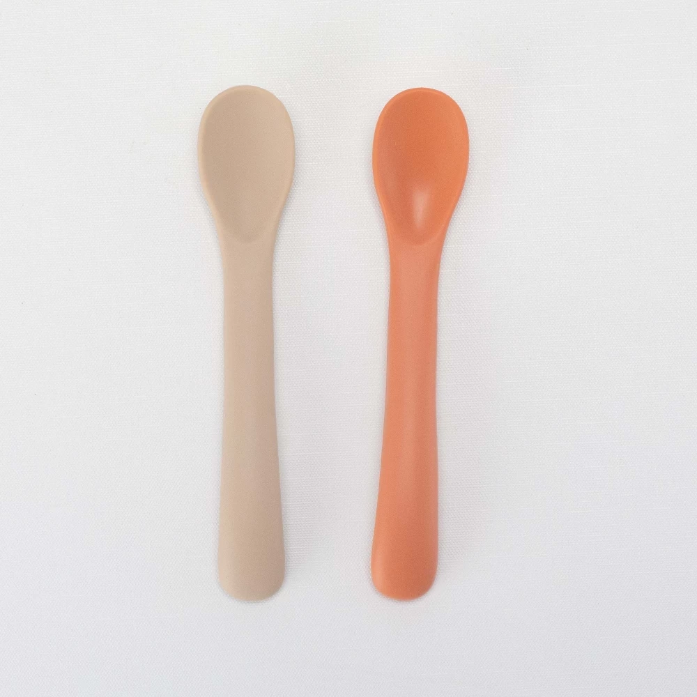 Les Petits Marmots | Set de 2 cuillères en silicone - Sable & terracotta