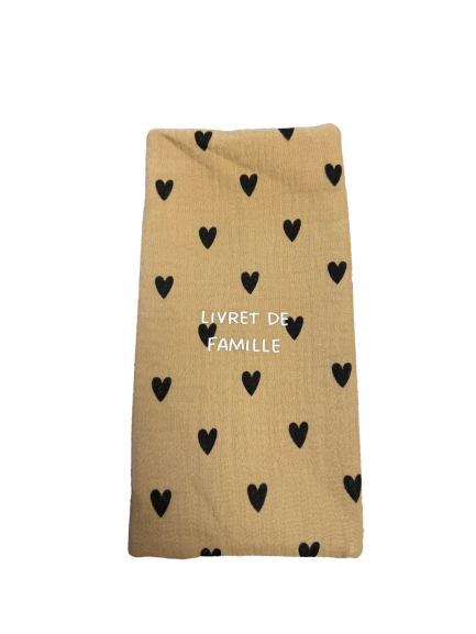 Les Petits Marmots | Protège livret de famille - Beige avec coeurs noirs